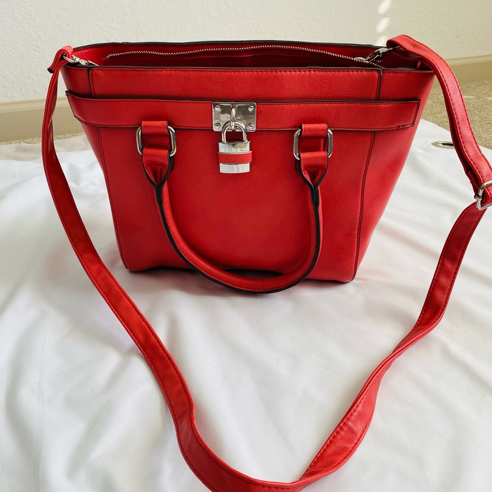 Dress Barn Y2K vintage pocketbook in a beautiful Coral color in EUC.  Med. Sz